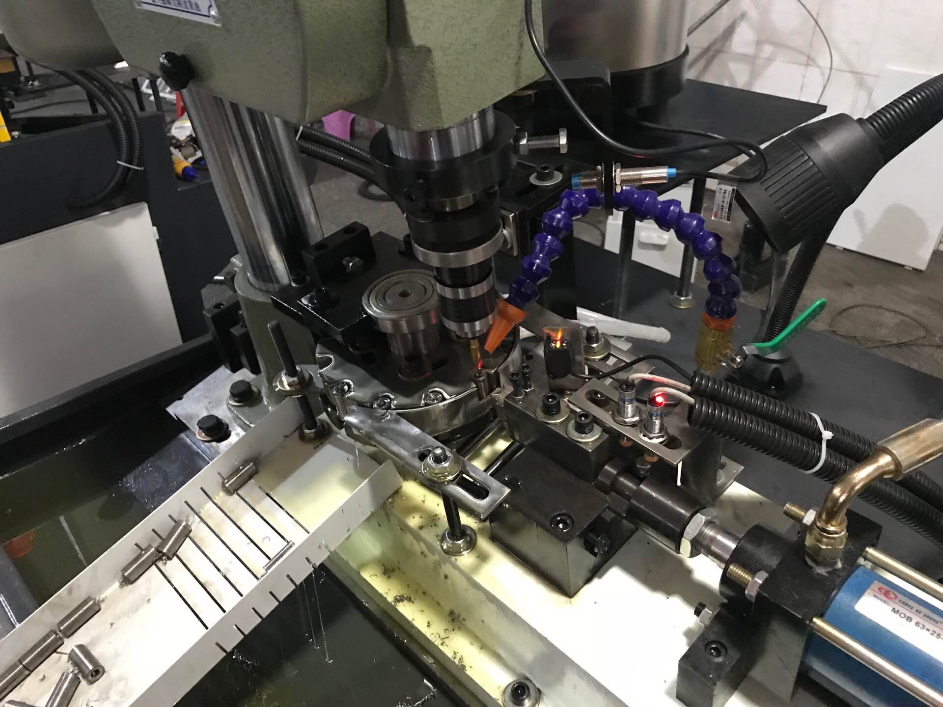 全自動(dòng)攻絲機(jī)廠家 全自動(dòng)攻絲機(jī)廠家